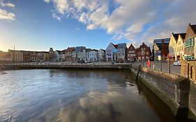 Simmerdeis am Hafen
